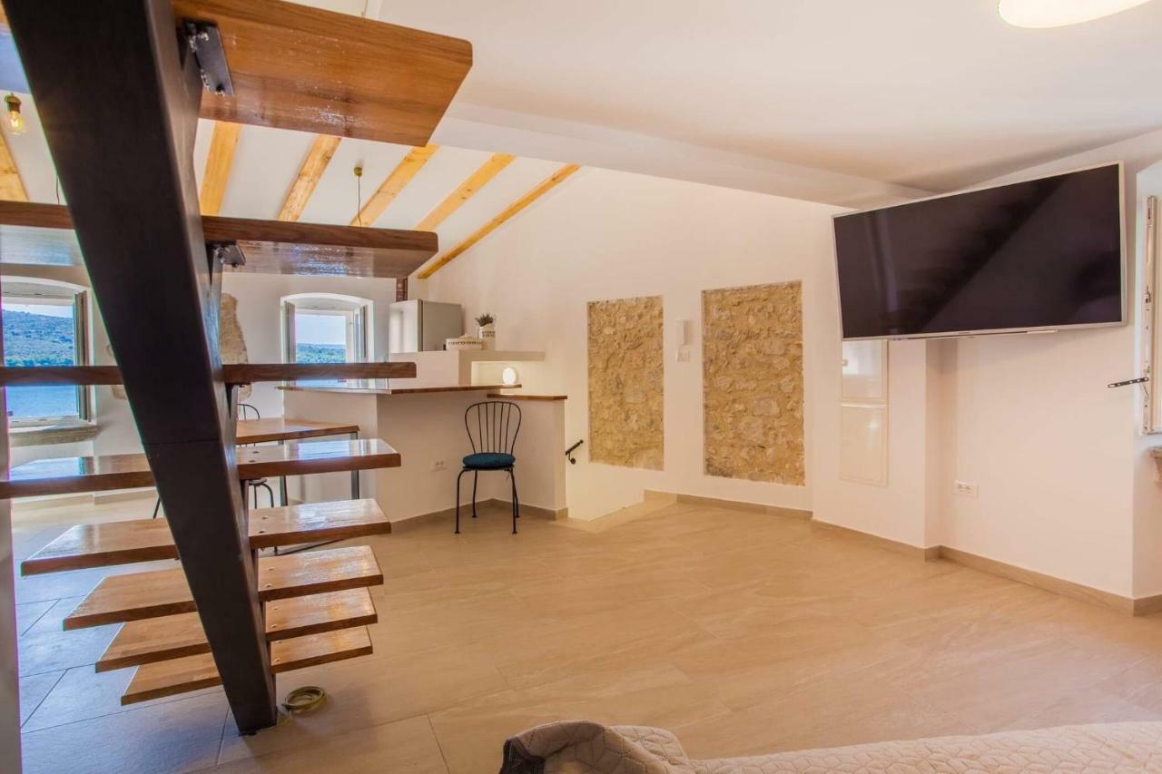 Apartmani Kraj Mora Cres Exterior photo