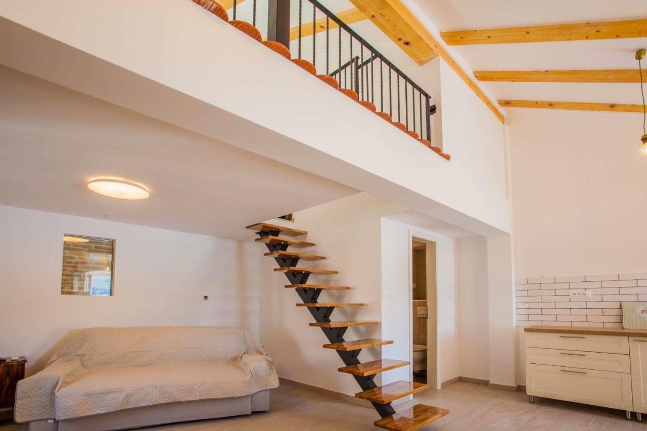 Apartmani Kraj Mora Cres Exterior photo